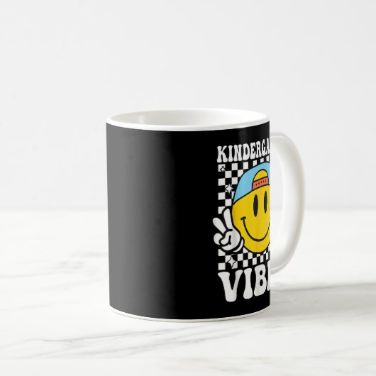 Kindergarten Vibes Retro Groovy Zurück in die Schu Kaffeetasse (VorderseiteRechts)