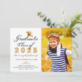 Kindergarten White Gold Script Foto Abschluss Ankündigung (Stehend Vorderseite)