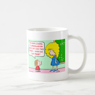 Kindergärtnerin gezahlt kaffeetasse