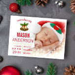 Kindergeburtsankündigung zum ersten Weihnachtsfest Ankündigung<br><div class="desc">Weihnachtsankündigungskarte mit dem stilvollen roten Typografie-Overlay. Fügen Sie alle Ihre schönen Details zu dieser leicht zu bedienenden Vorlage hinzu und schmücken Sie diese Karte mit dem Foto Ihres Babys,  um es zu einer einmaligen Ankündigung zu machen. Dreh die Karte um ein elegantes Schwarzweißmuster auf der Kartenrückseite zu zeigen.</div>