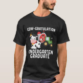 Kindergen Graduate Cow Farm Barnyard Tractor Gradu T-Shirt (Vorderseite)