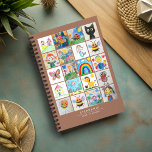 Kinderkunstwahrhaftigkeit 20 Zeichenkollage Planer<br><div class="desc">Bleibe mit diesem personalisierten Planer, der eine Collage seiner Zeichnungen zeigt, die Kreativität Ihres Kindes zu feiern. Dieser Planer ist komplett mit einem herzerwärmenden Design, das ihre Kunst in einen Sake verwandelt, und ist der perfekte Weg, um Ihren Zeitplan - und ihre Meisterwerke - das ganze Jahr über nah behalten....</div>