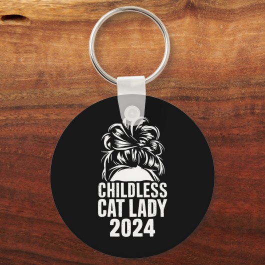 Kinderlose Katze Lady 2024 Messy Bun American Flag Schlüsselanhänger (Vorderseite)