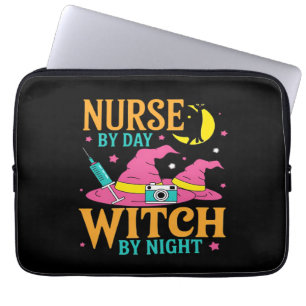 Kindermädchen an Tag, Hexe an Nacht Katze Hallowee Laptopschutzhülle