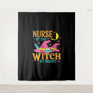 Kindermädchen an Tag, Hexe an Nacht Katze Hallowee Wandteppich