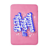 Kindermädchen, kalt draußen im Winter. Badematte (Vorderseite Vertikal)