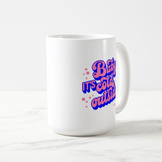 Kindermädchen, kalt draußen im Winter. Kaffeetasse (VorderseiteRechts)