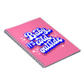 Kindermädchen, kalt draußen im Winter. Notizblock (Rechte Seite)