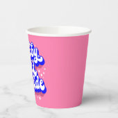 Kindermädchen, kalt draußen im Winter. Pappbecher (Links)