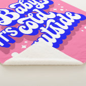 Kindermädchen, kalt draußen im Winter. Sherpadecke (3/4)