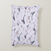 Kindermuster mit Niedlichen Walen, Wolken und Herz Dekokissen (Rückseite(Vertikal))