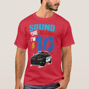 Kinderpolizei 10. Geburtstag Junge klingt Alarm im T-Shirt
