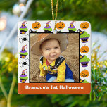 Kindersohle 1. Foto Niedlich Personalisiert Keramikornament<br><div class="desc">Das erste Halloween-Ornament dieses bezaubernden Babys ist perfekt für neue Eltern,  die im Oktober Liebe haben. Dieses niedliche Halloween Baby 1. Ornament besticht durch einen lächelnden Jack O' Lantern,  eine leckere schwarze Spinne und zwei köstliche Kuchen mit Hexenhüten,  die zum Trick- oder Leckerbissen einladen.</div>