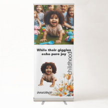 Kinderspiel auf dem Boden ist ein wunderbarer Anbl