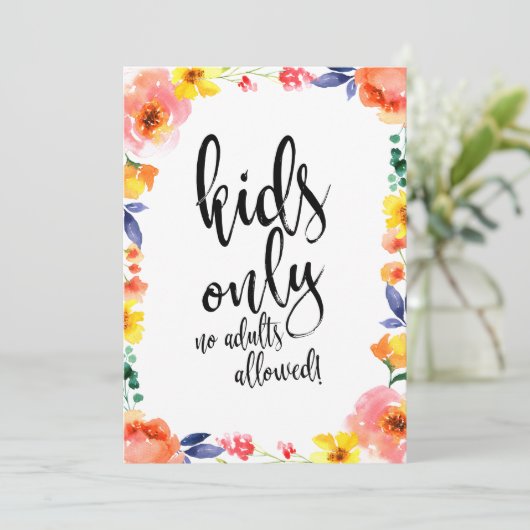 Kindertisch erschwinglich florales Boho Hochzeitsz Einladung (Stehend Vorderseite)