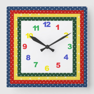 Kinderuhr mit Nummer im Kinderzimmer Quadratische Wanduhr