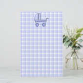 Kinderwagen. Hellblau auf Karo-Muster Briefpapier (Stehend Vorderseite)