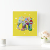 Kinderzimmer mit Patchwork-Spielzeug Quadratische Wanduhr (Zuhause)