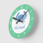Kinderzimmer-Wanduhr mit blauer Krabbe und Babynam Runde Wanduhr (Winkel)