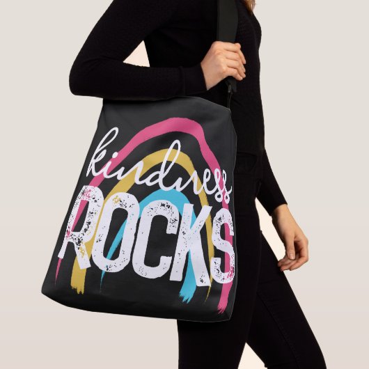 Kindness Rocks Rainbow Tragetaschen Mit Langen Trägern (Von Nahem)