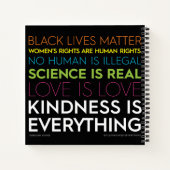 #KindnessIsEverthing 8.5" x 8.5" SpiralNotebook Notizblock (Rückseite)