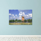 Kinerdijk. Eine Windmühle sitzt Leinwanddruck (Insitu (Holzboden))