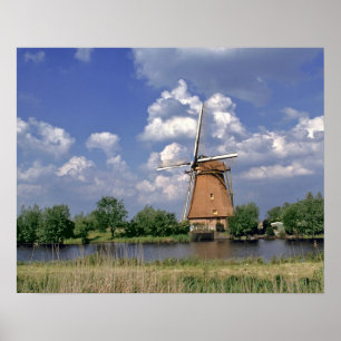 Kinerdijk. Eine Windmühle sitzt Poster