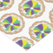 King Cake New Orleans NOLA Mardi Gras Tischdecke (Schrägansicht)