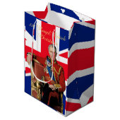 King Charles III Britische Flagge Weihnachtsgrüße Mittlere Geschenktüte (Vorderseite Schrägansicht)