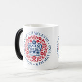King Charles III. Offizielle Logo-Tasse. Verwandlungstasse (Vorderseite Links)