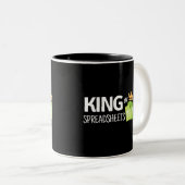 King of Spreadsheets Zwei-Tone-Kaffee-Tasse Zweifarbige Tasse (VorderseiteRechts)