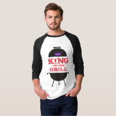 King of the Grill, Lila schwarze Krone, rot T-Shirt (Vorne ganz)