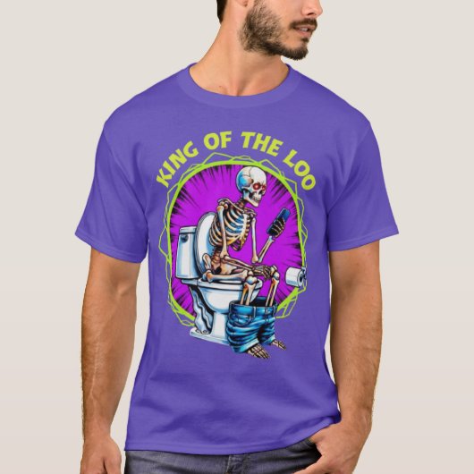 KING OF THE LOO – Funny Skeleton on Toilet Graphic T-Shirt (Vorderseite)