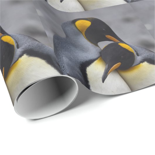 King Pinguine in Liebe Wrapping Paper Geschenkpapier (Rolleneckpunkt)