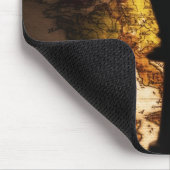 King Schach auf der alten Weltkarte Mousepad (Ecke)