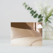 King Size Bett im Zimmer mit Suite Postkarte (Stehend Vorderseite)