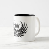 King Skull mit Flügeln Zweifarbige Tasse (VorderseiteRechts)