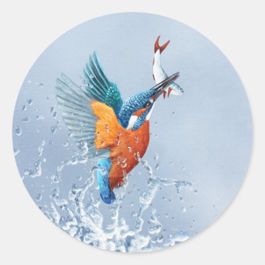 Kingfisher, der aus dem Wasser fliegt Runder Aufkleber (Vorderseite)