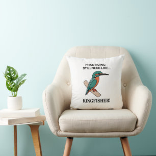 Kingfisher, der die Stille wie Kingfisher praktizi Kissen
