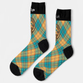 Kingfisher-Wappen über Tartan Socken (Linkes Detail)