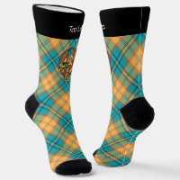 Kingfisher-Wappen über Tartan Socken