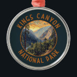 Kings Canyon Nationalpark Retro Distressed Circle Ornament Aus Metall<br><div class="desc">Kings Canyon Vektorgrafik Design. Der Park ist bekannt für seine riesigen Sequoia-Bäume,  insbesondere den gigantischen Grant-Baum in Grant Grove.</div>