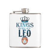 KINGS sind als LEO Zodiac Sign August geboren Flachmann (Vorderseite)