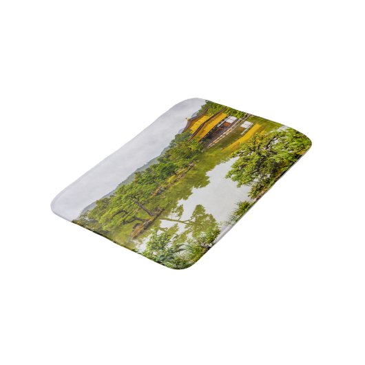 Kinkaku-ji oder Goldener Pavillon und Teich, Kyoto Badematte (Schrägansicht)