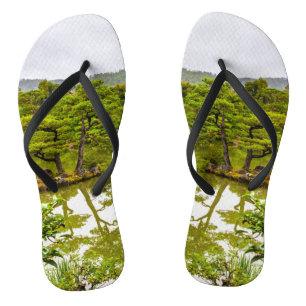 Kinkaku-ji oder Goldener Pavillon und Teich, Kyoto Badesandalen