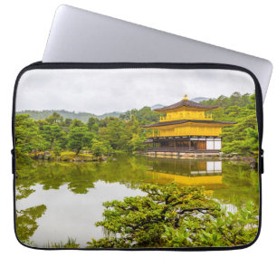 Kinkaku-ji oder Goldener Pavillon und Teich, Kyoto Laptopschutzhülle