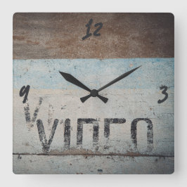 Kinoliebhaber im Stil eines urbanen Loftes Quadratische Wanduhr