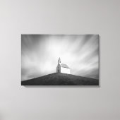 Kirche auf einem Hügel in Schwarz-Weiß Leinwanddruck (Vorderseite)