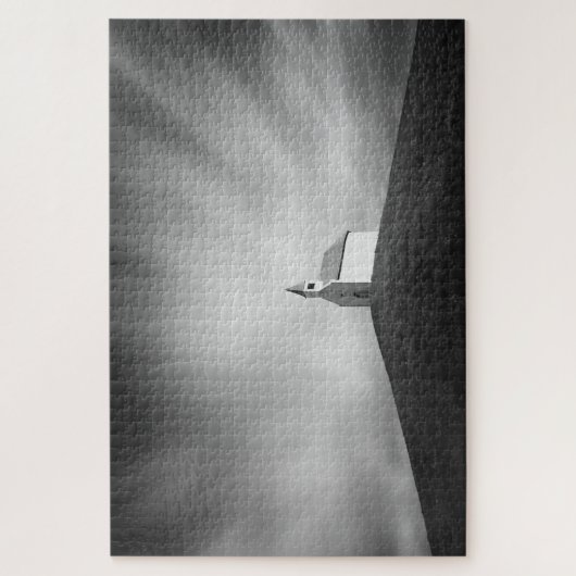 Kirche auf einem Hügel in Schwarz-Weiß Puzzle (Vertikal)