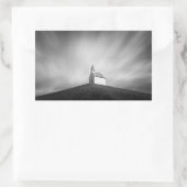 Kirche auf einem Hügel in Schwarz-Weiß Rechteckiger Aufkleber (Tasche)